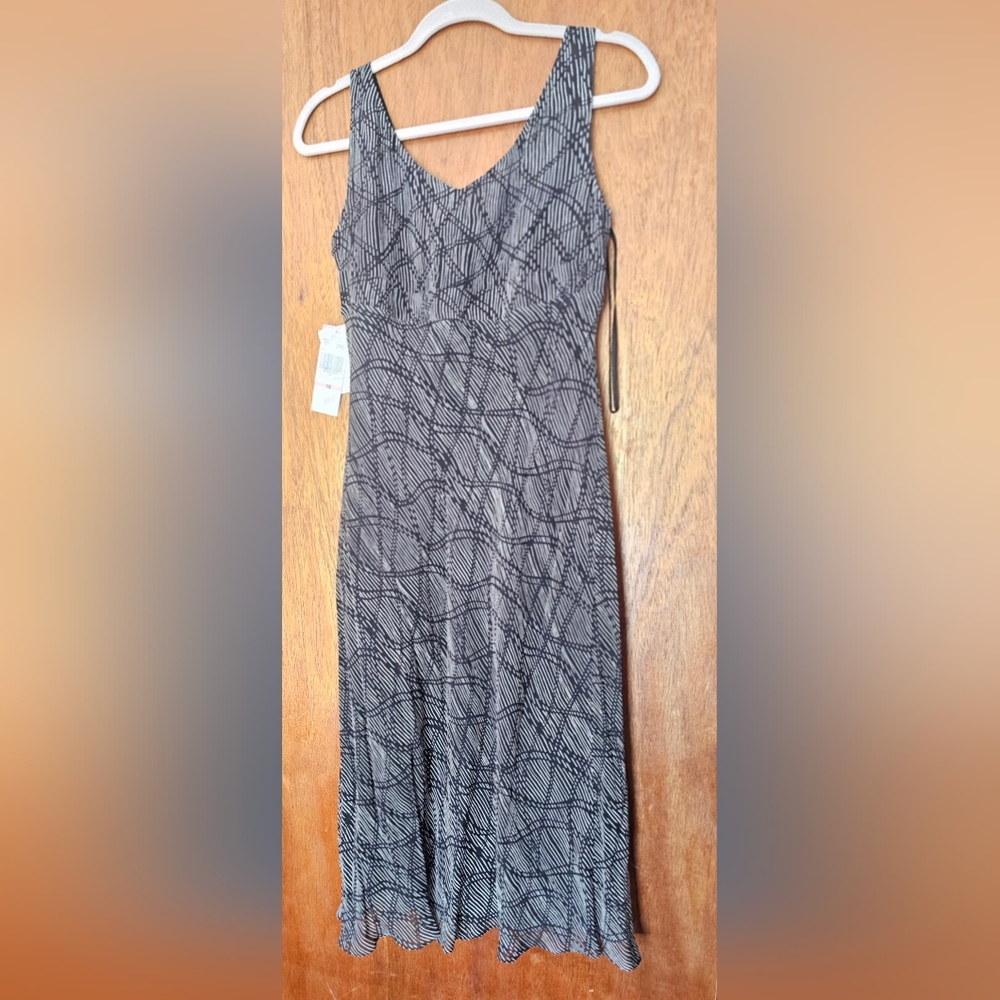Elegant Black and Gray Patterned Dress